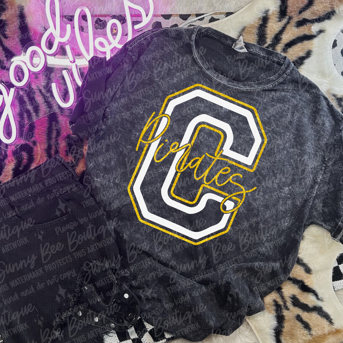 C Pirates Outline T-Shirt